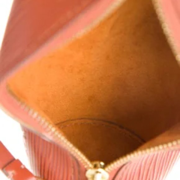 LOUIS VUITTON Epi Soufflot Pouch - Adorable! - Picture 5 of 5